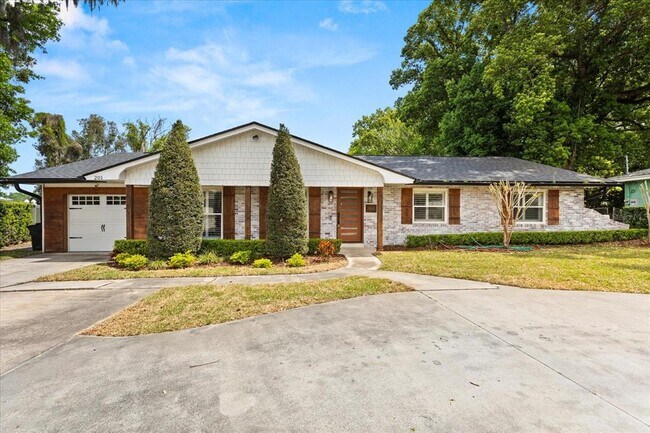 Primary Photo - 201 Cedarwood Dr