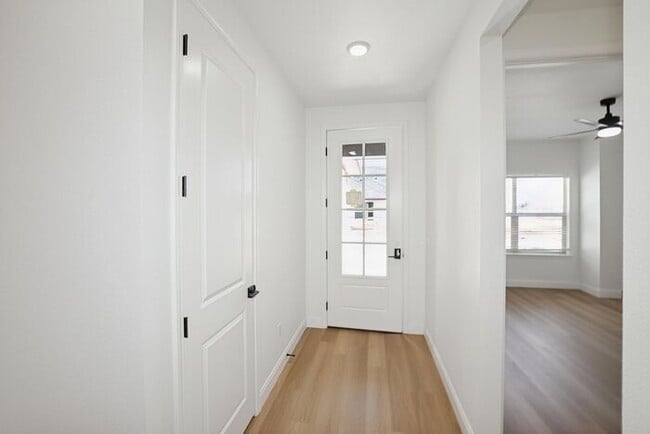 Building Photo - 10424 Tierra Santa Dr