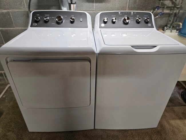 Building Photo - 2136 Rugen Rd