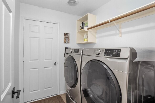 Building Photo - 3006 E Lake Falls Cir