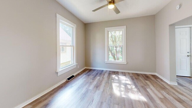Building Photo - 982 Collinwood Ave