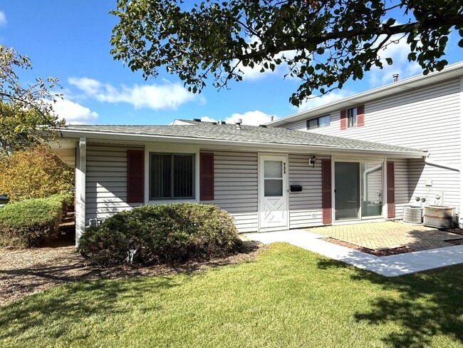 Building Photo - 933 Sagamore Dr