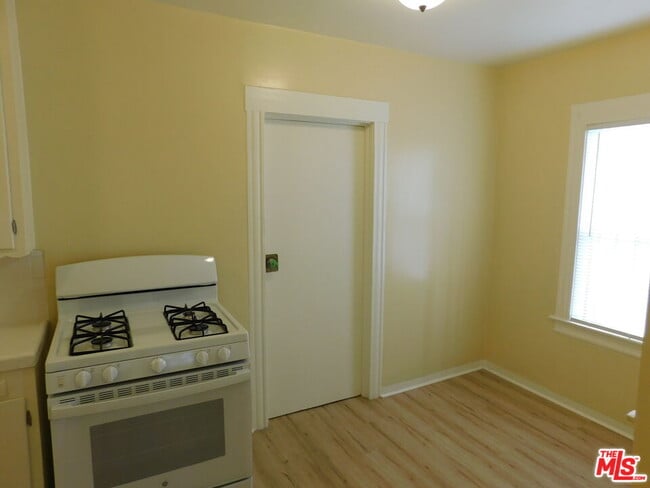 Building Photo - 616 W 58th St