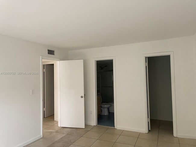 Building Photo - 3522 NE 171 St