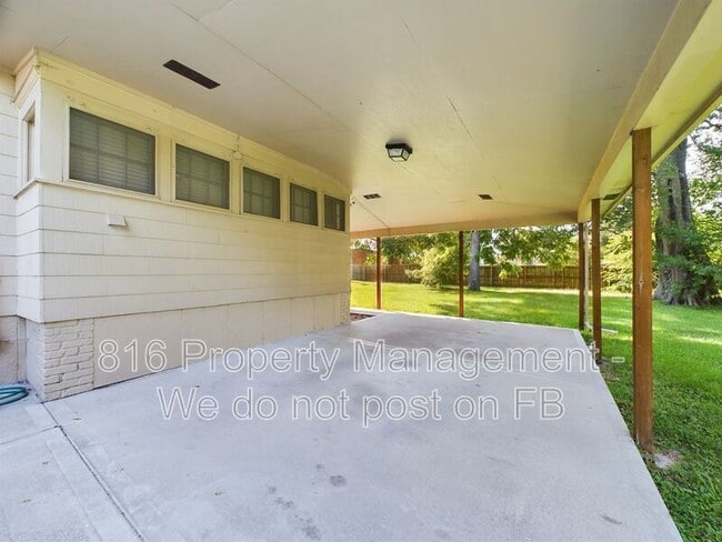 Building Photo - 2729 Calumet St