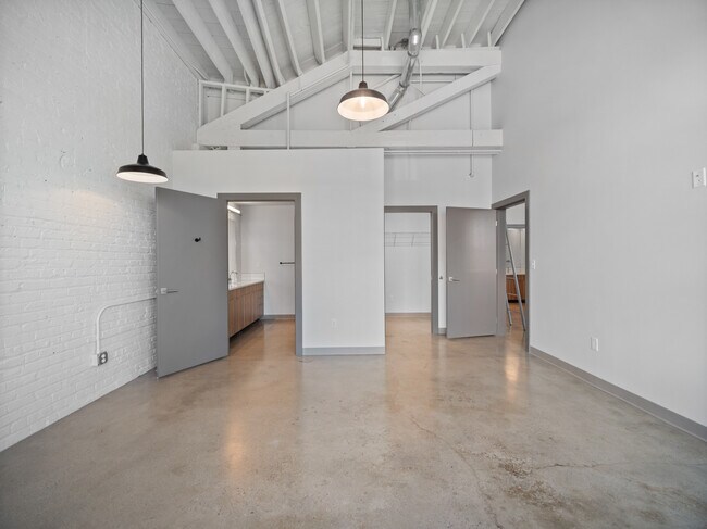 Building Photo - Lolo Lofts