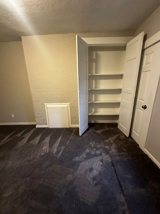 Building Photo - 117-119 Copperfield Ave