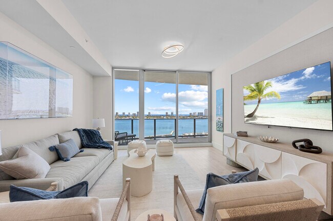 Building Photo - 220 Lake Shore Dr