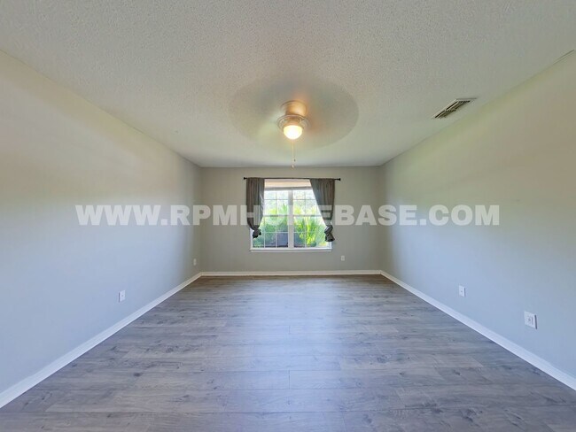 Building Photo - 1326 Jeffrine Dr