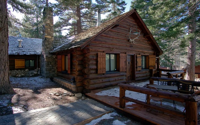Building Photo - Discover Your Mammoth Haven in Old Mammoth...