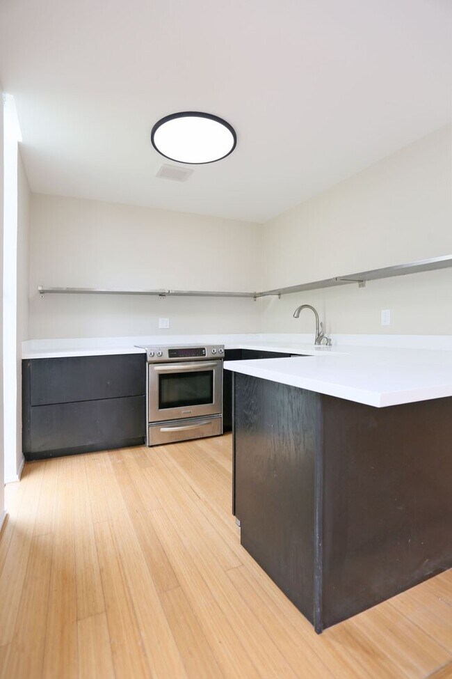 Building Photo - 439 Greenwich St