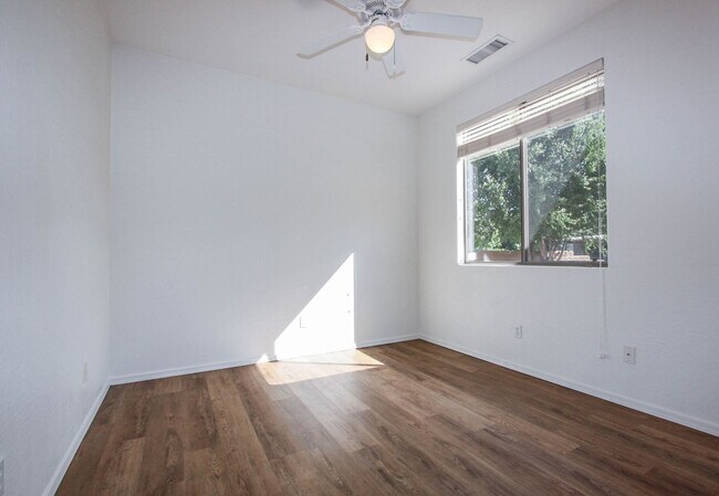 Building Photo - 3 Bedroom in Stoneridge