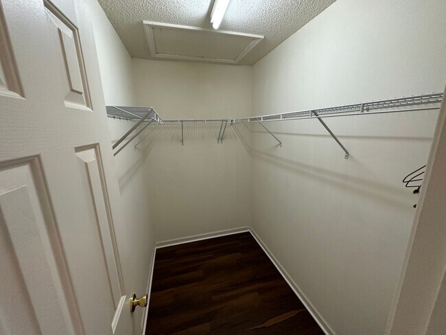 Building Photo - Great 2 Bedroom 2.5 Bath in Ridge Creek!