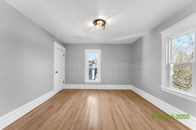 Building Photo - STUNNING REMODEL!!! Extremely Spacious 4 B...