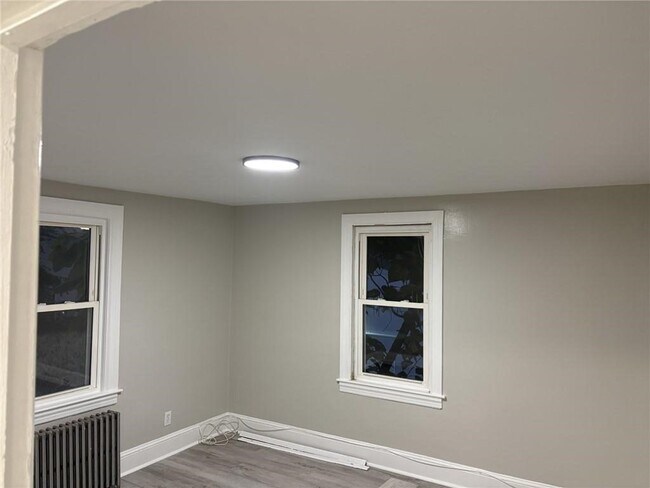 Building Photo - 610 Killingly St