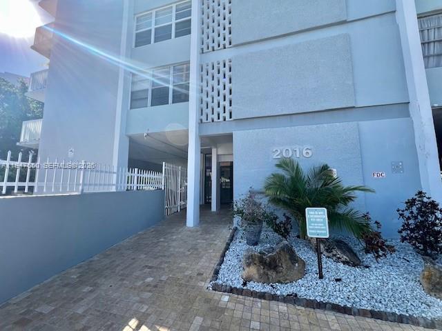 Building Photo - 2016 Bay Dr