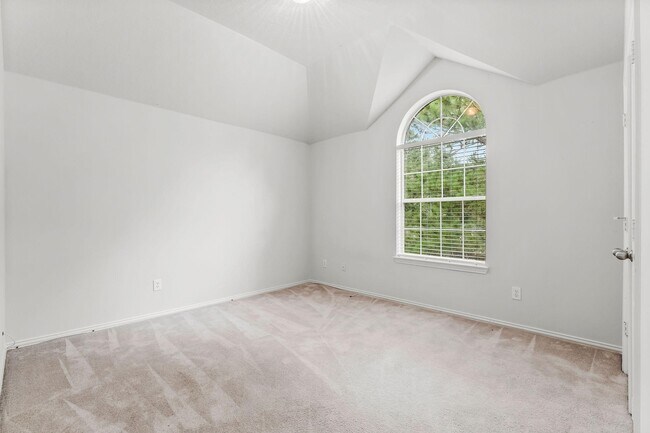 Building Photo - 29902 Legends Ridge Dr