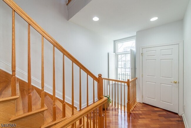 Building Photo - 115 Kensington Ln