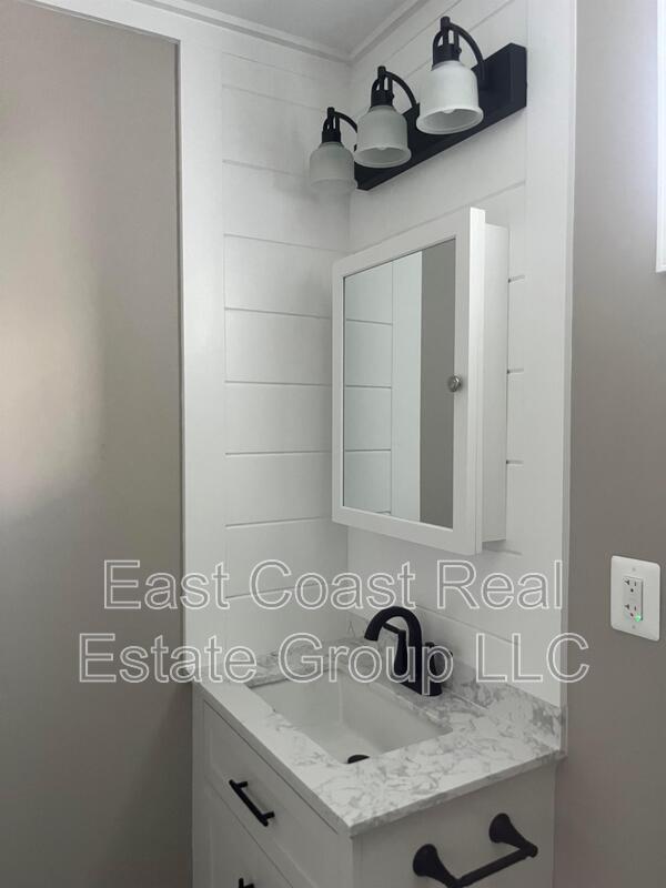 Building Photo - 18061 Crampton Ln