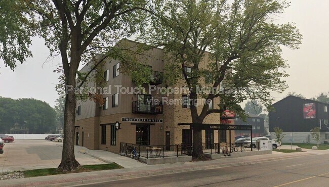 Building Photo - 600 8th St S