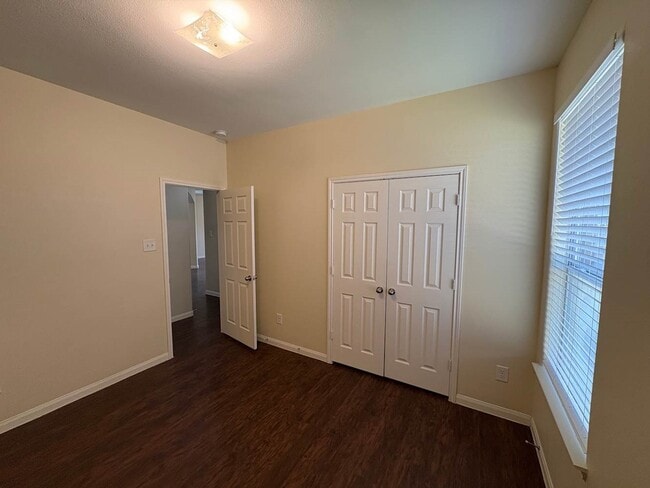 Building Photo - 13529 Raintree Dr