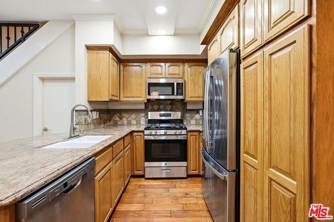 Building Photo - 2406 Aviation Blvd