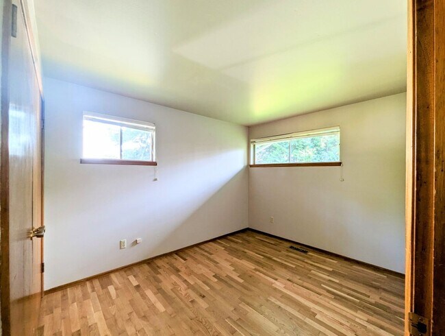 Building Photo - 3Bd/1.5Ba Kenmore House