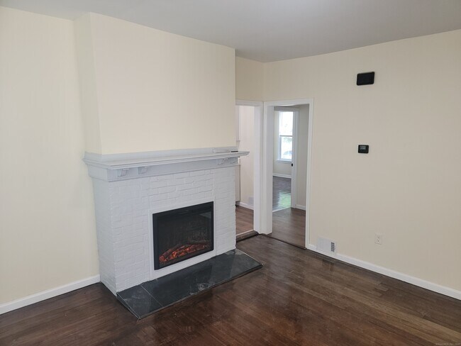 Building Photo - 147 Edgewood St
