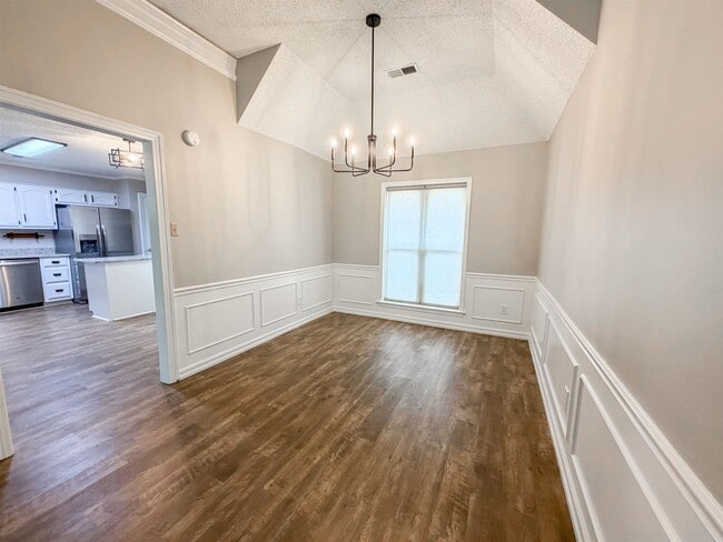 Building Photo - 3915 Oak Rd