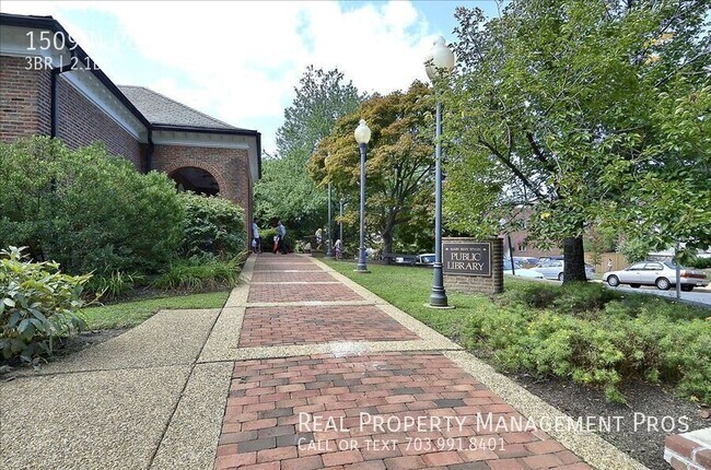 Building Photo - 1509 N Powhatan St