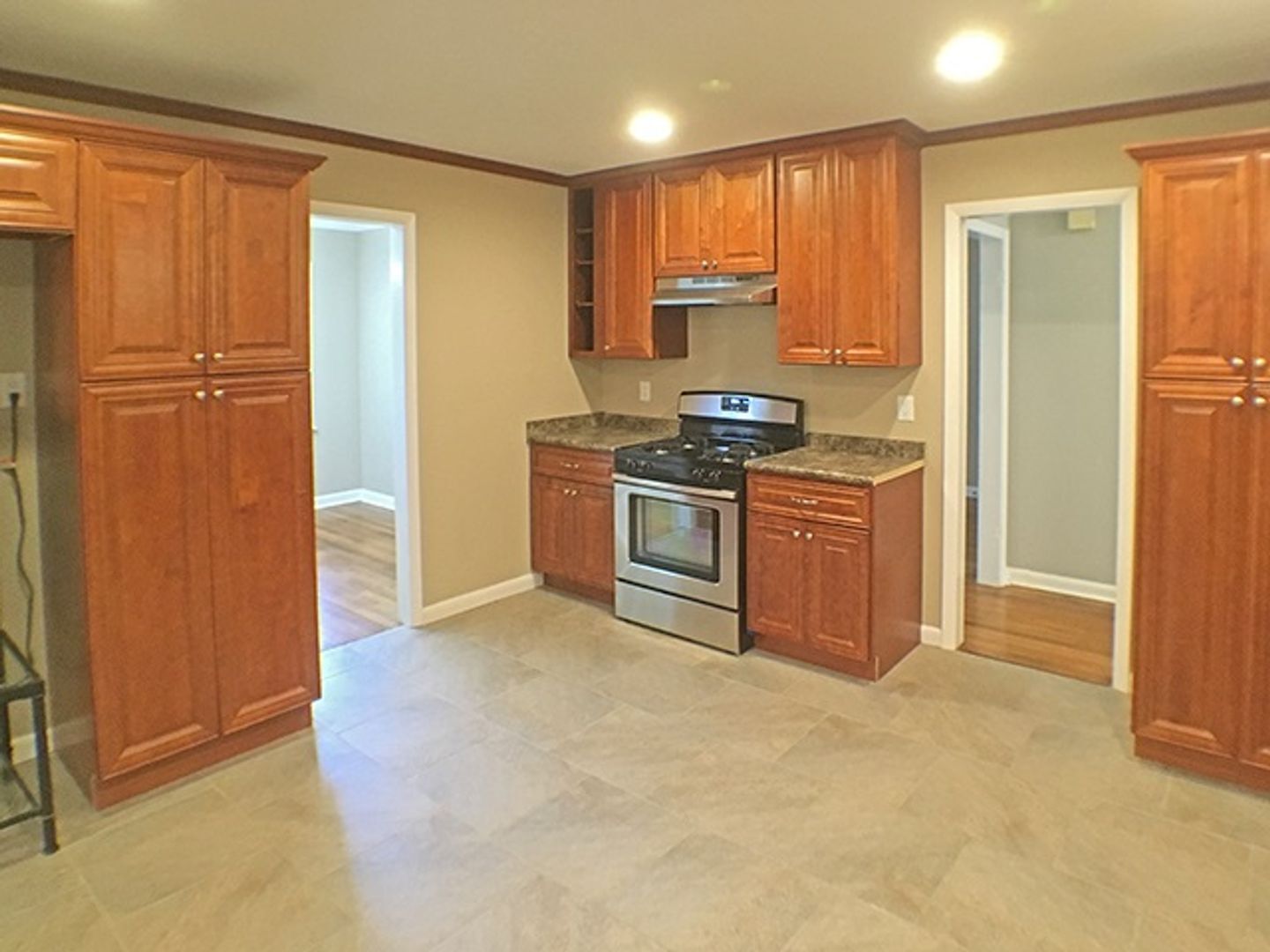 Building Photo - 555 Herzl St
