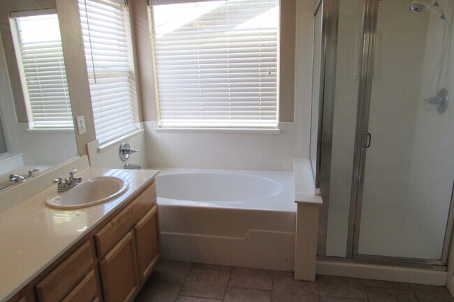Building Photo - Beautiful 3 Bed/2.5 Bath Single Family in Highly Desirable Castro Valley Neighborhood