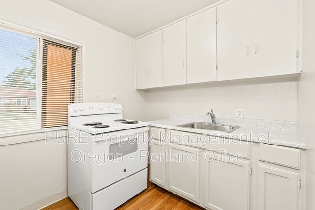Building Photo - 6924 N Amherst St