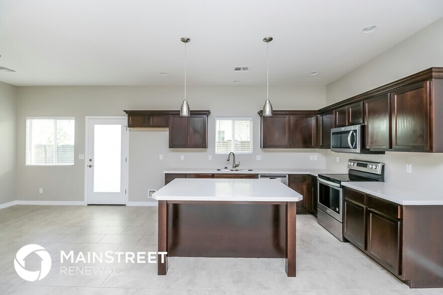 Building Photo - 2000 N 36th St