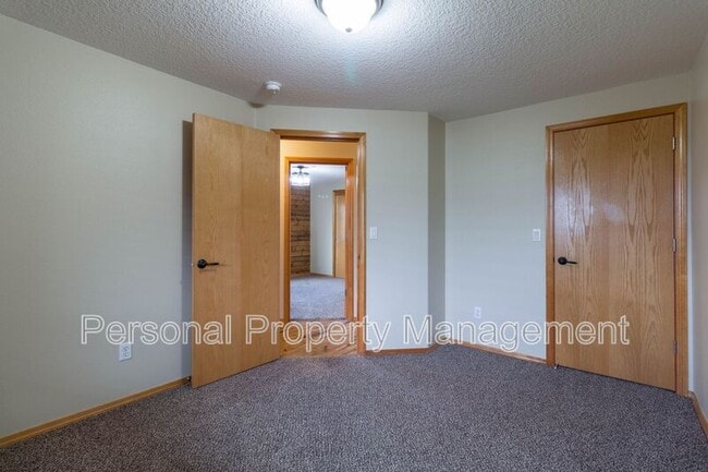 Building Photo - 902 N 15th Ct
