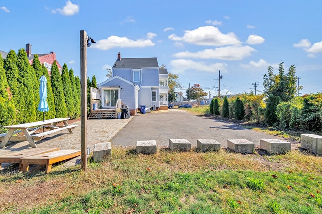 Building Photo - 12 East Ave