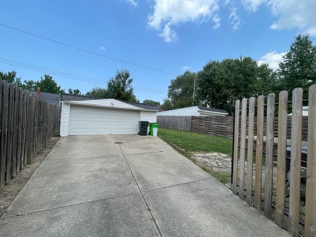 Building Photo - 4173 Hinsdale Rd