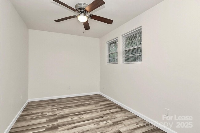 Building Photo - 2825 Morson St