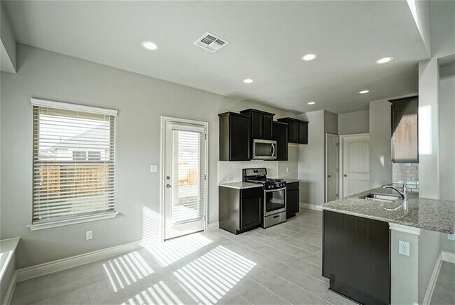 Building Photo - 501 Nautical Lp