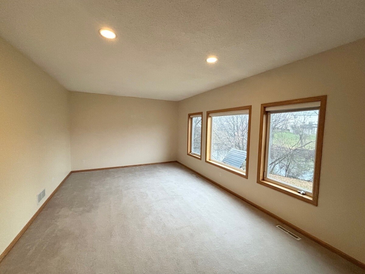 Building Photo - 15014 Valley View Pl