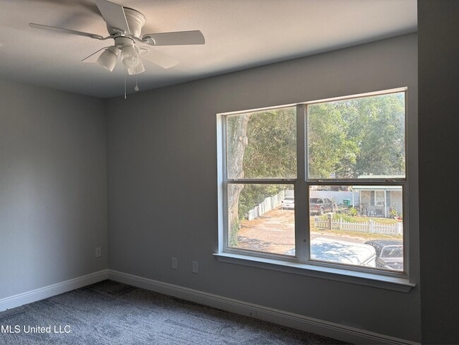 Building Photo - 233 Milray Ln