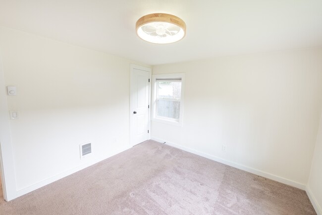 Building Photo - 1413 SW Cambridge St