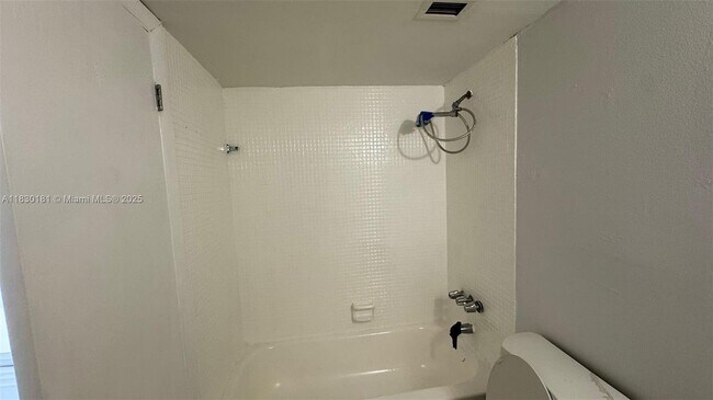 Primary Photo - 484 NW 165th St