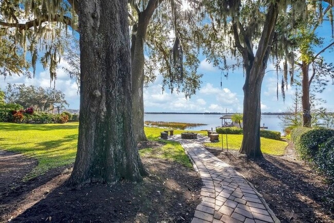 Building Photo - 10577 Down Lakeview Cir