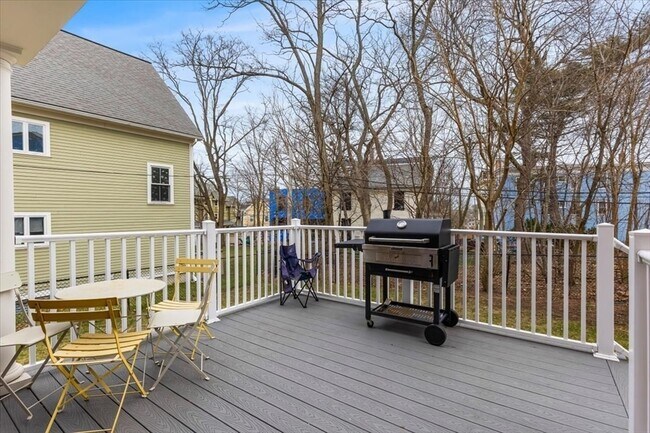 Building Photo - 77 Cedar St