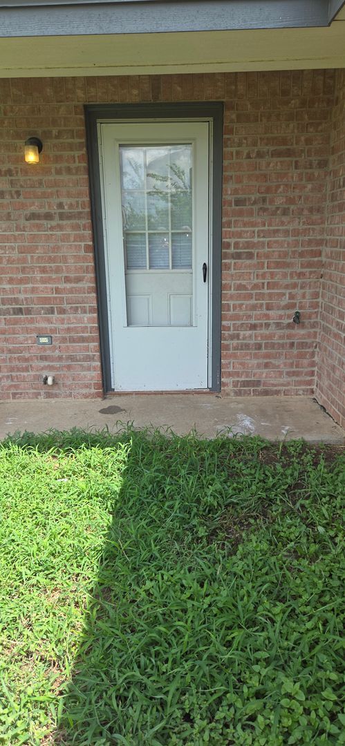 Building Photo - 809 Leifester Cir