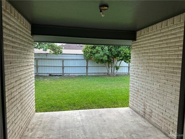 Building Photo - 4705 Savannah Dr