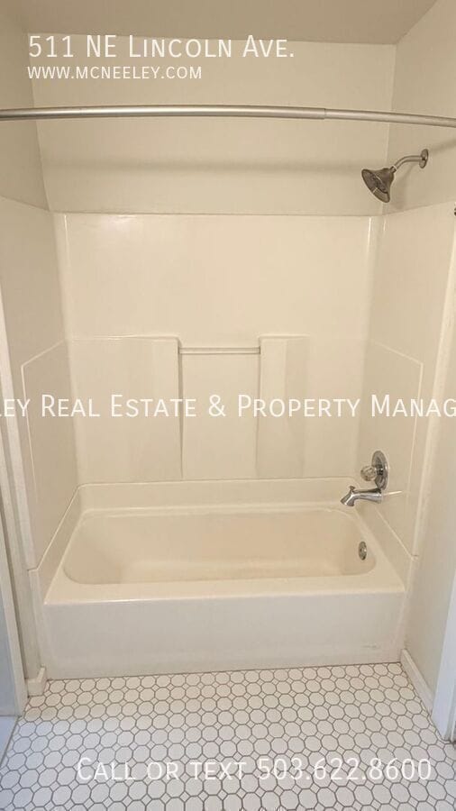 Building Photo - 511 NE Lincoln St