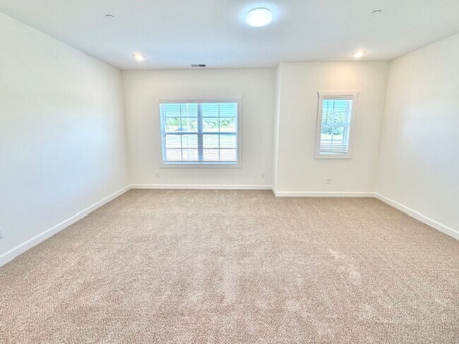 Building Photo - ChateletDrive4859