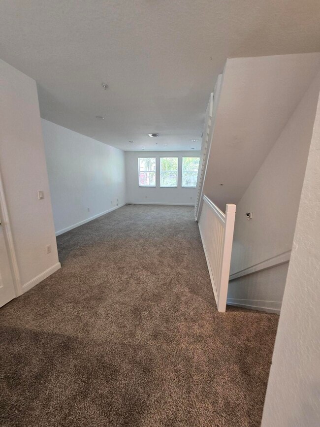 Building Photo - 660 Amador Ln